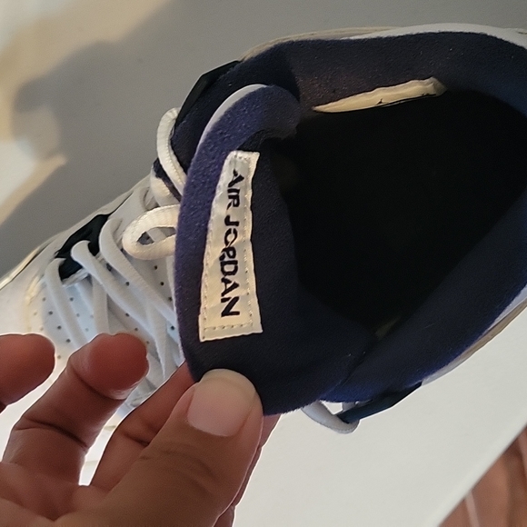 Air Jordans, size 5 youth, EUC🎉🎊 - Picture 5 of 7